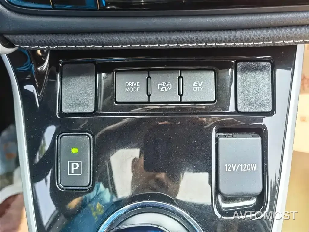 Toyota Corolla Twin Engine E+ 2019 1.8L E-CVT Leading Edition — фото 14