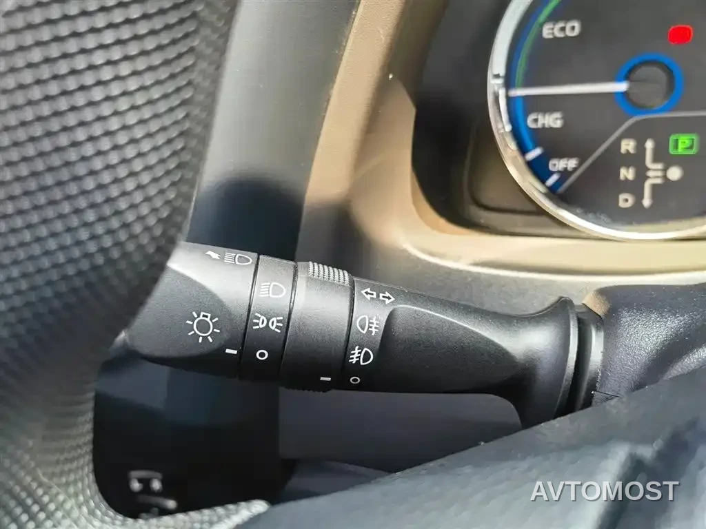 Toyota Corolla Twin Engine E+ 2019 1.8L E-CVT Leading Edition — фото 16