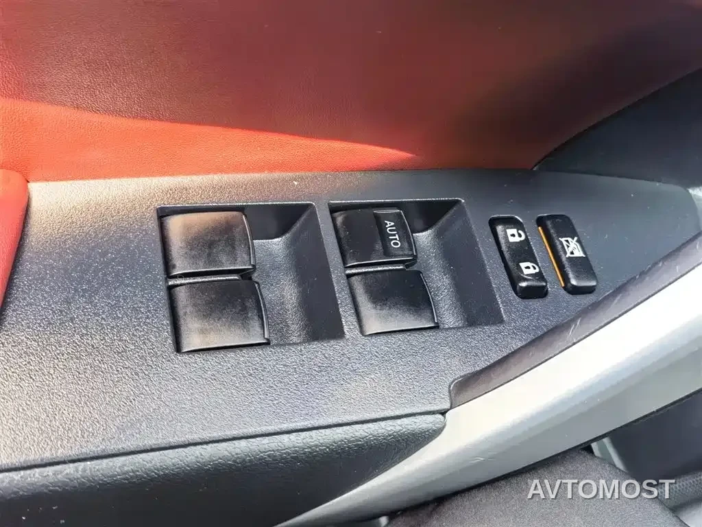Toyota Corolla Twin Engine E+ 2019 1.8L E-CVT Leading Edition — фото 19