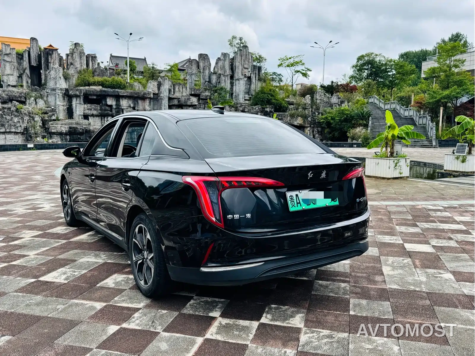Hongqi E-QM5 2022 431km Charging Enjoyment Edition — фото 4