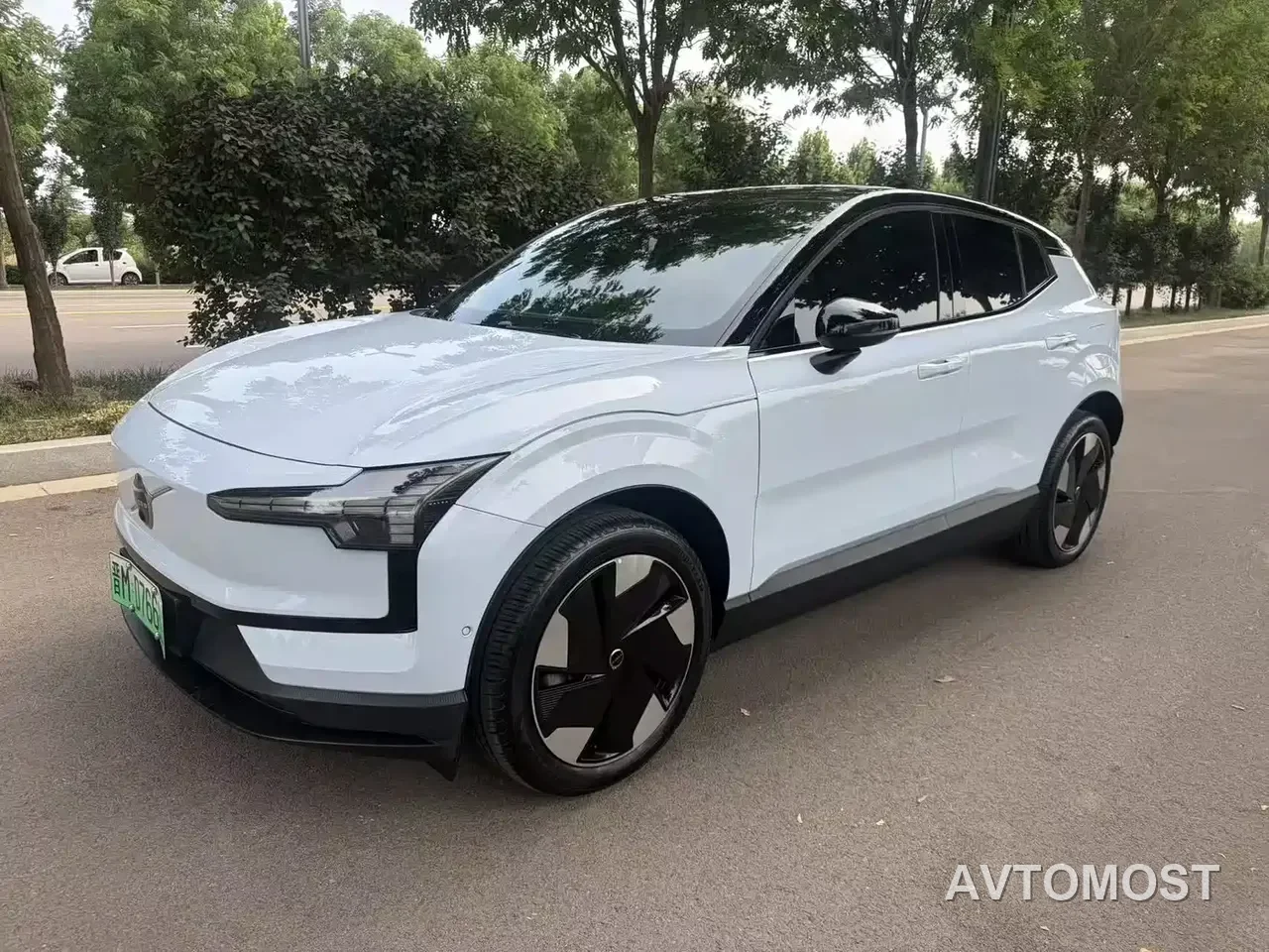 Volvo EX30 2025 RWD Long Range Ultra — фото 2