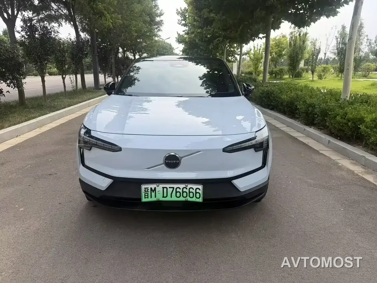 Volvo EX30 2025 RWD Long Range Ultra — фото 3