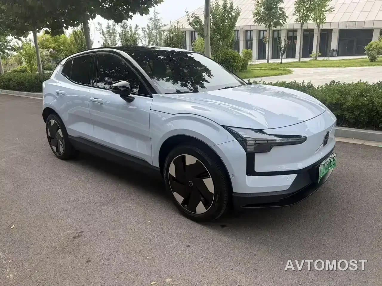 Volvo EX30 2025 RWD Long Range Ultra — фото 4