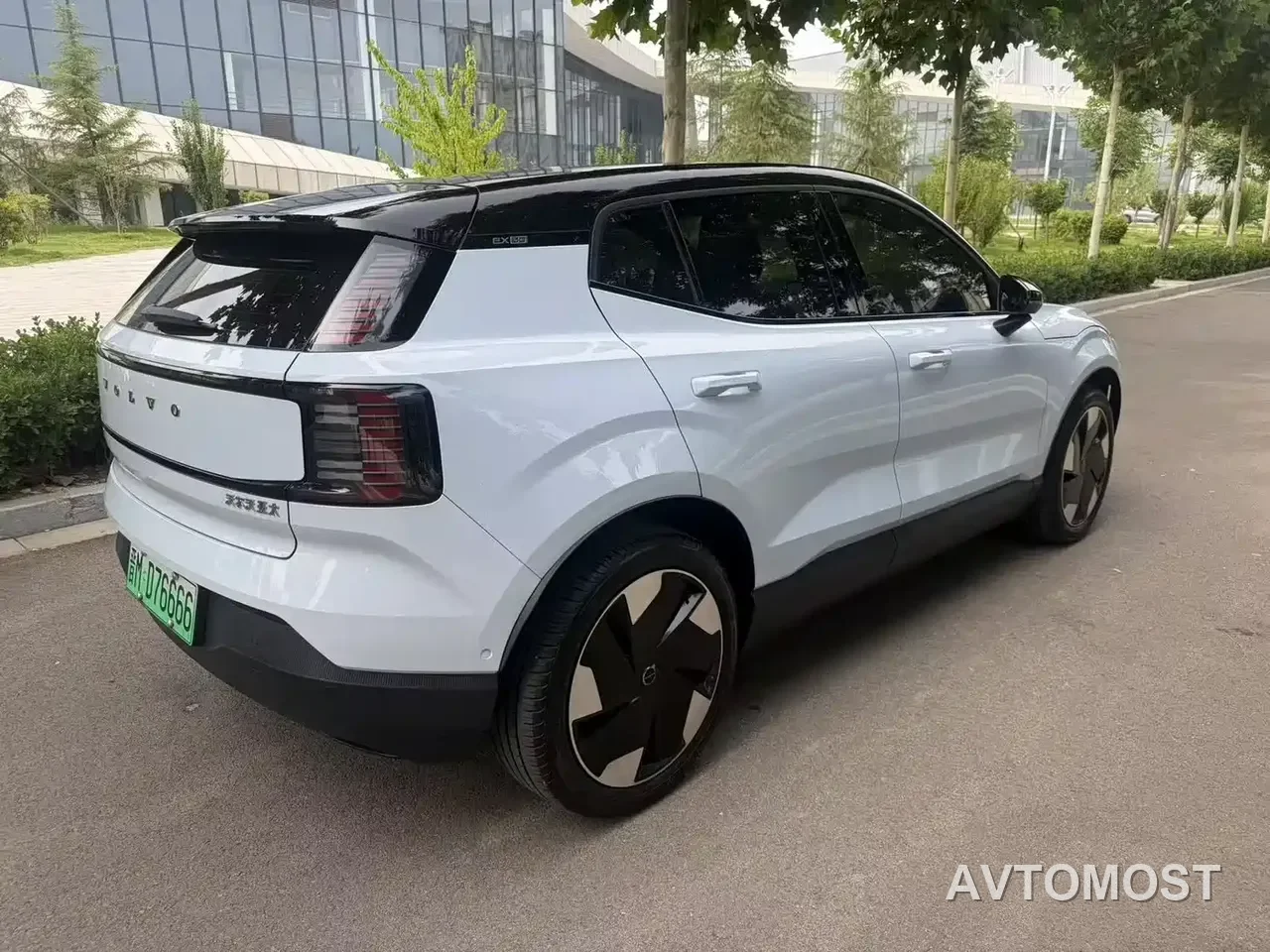 Volvo EX30 2025 RWD Long Range Ultra — фото 8