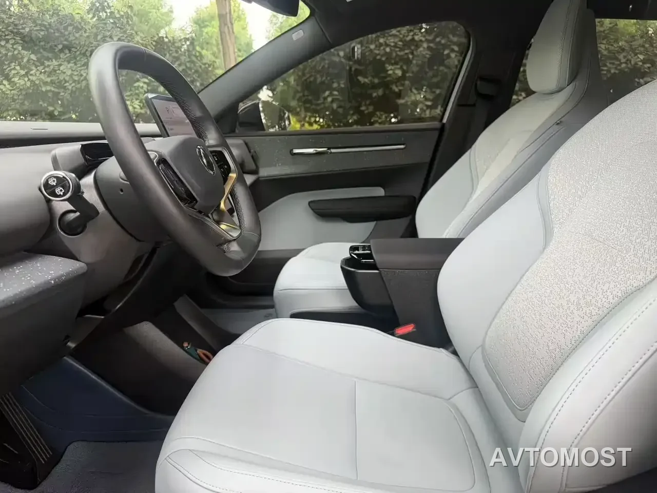 Volvo EX30 2025 RWD Long Range Ultra — фото 5