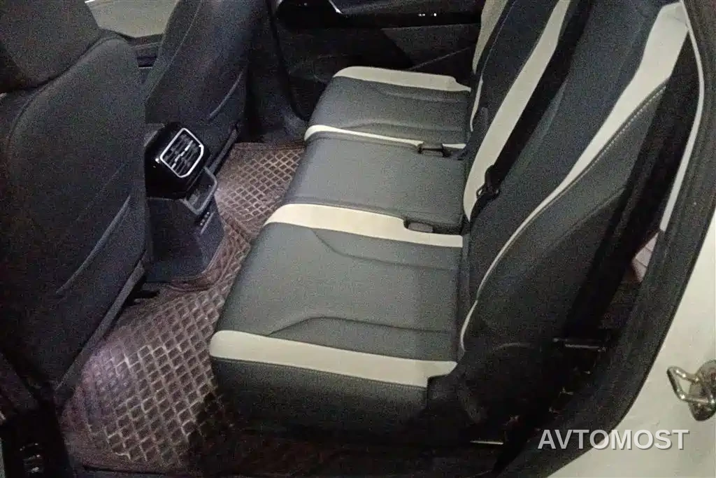 Volkswagen ID.6 CROZZ 2021 Standard Range PURE Edition — фото 10