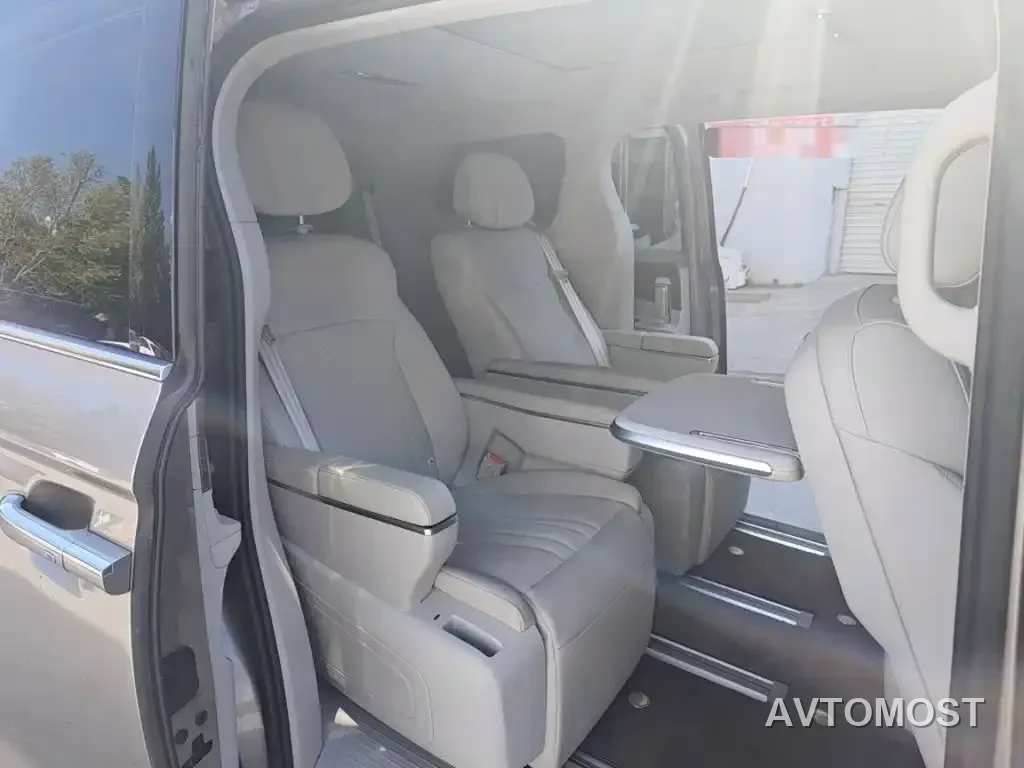 Roewe iMAX8 EV 2025 1.5T DMH Land Luxury Edition — фото 12