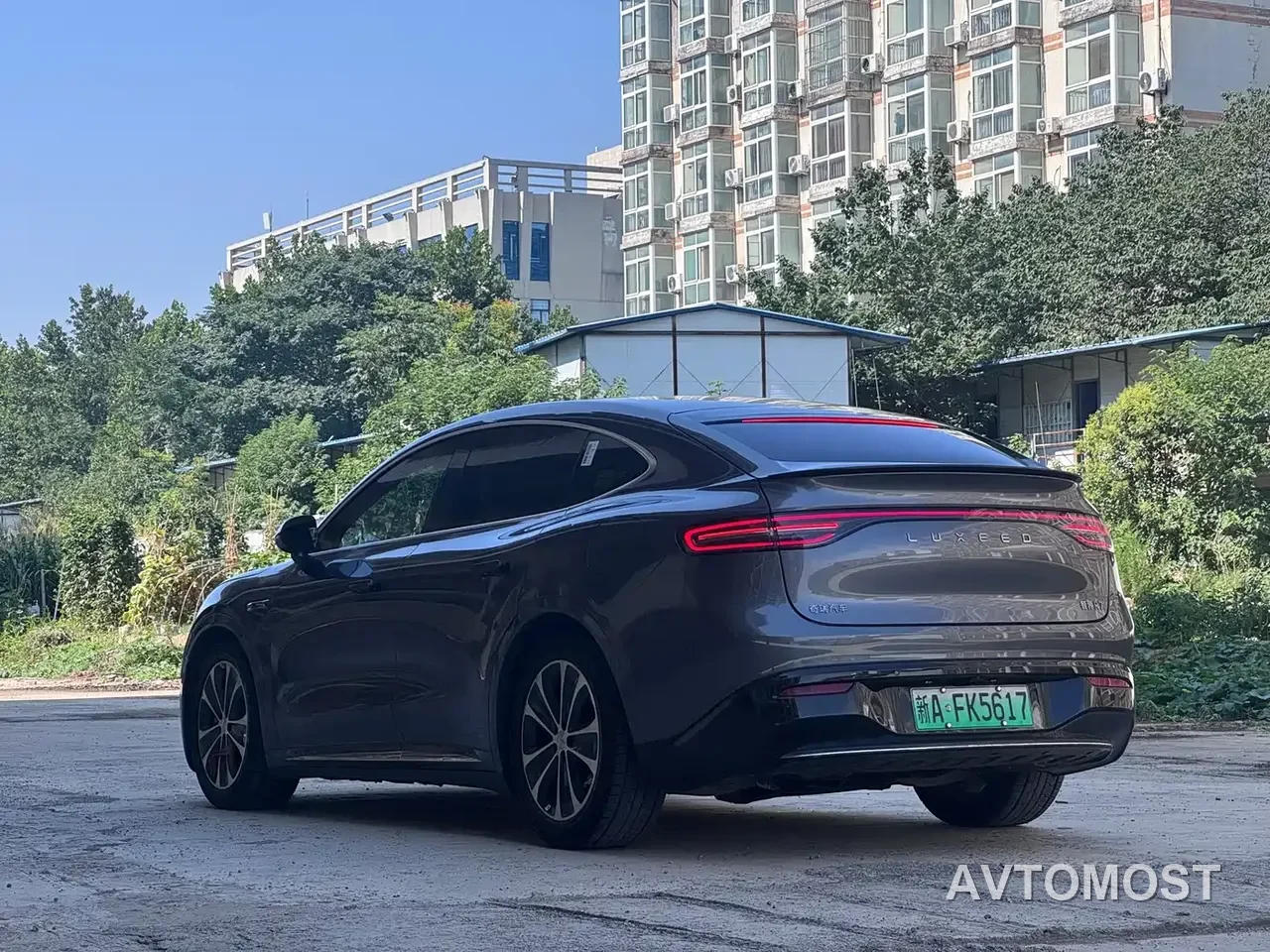 Zhijie Luxeed R7 2025 Extended Range 251km Max — фото 3