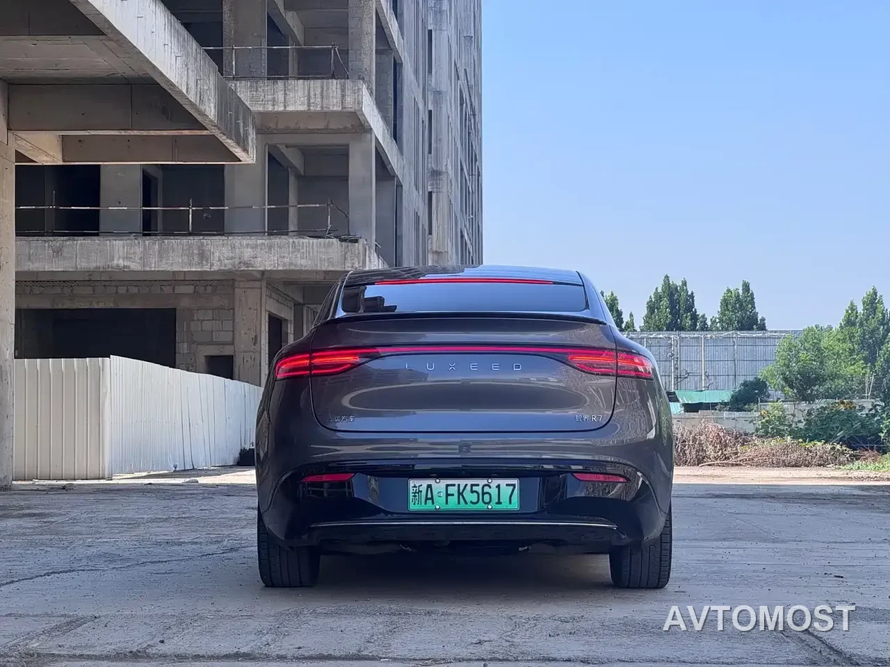 Zhijie Luxeed R7 2025 Extended Range 251km Max — фото 5