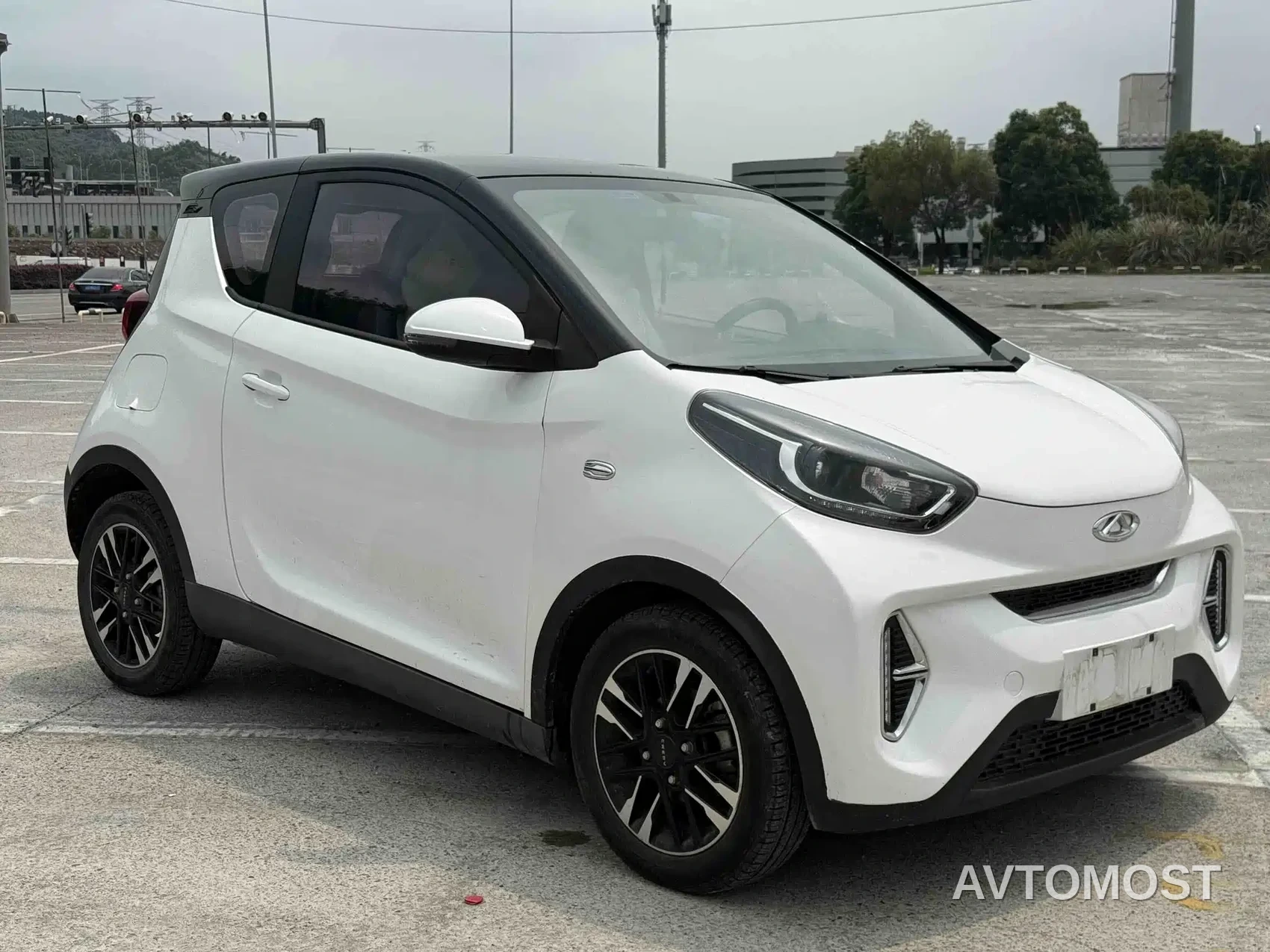 QQ New Energy Little Ant 2022 Facelift Sweet Edition Half Sugar LFP 30.7kWh 30kW 301km — фото 2