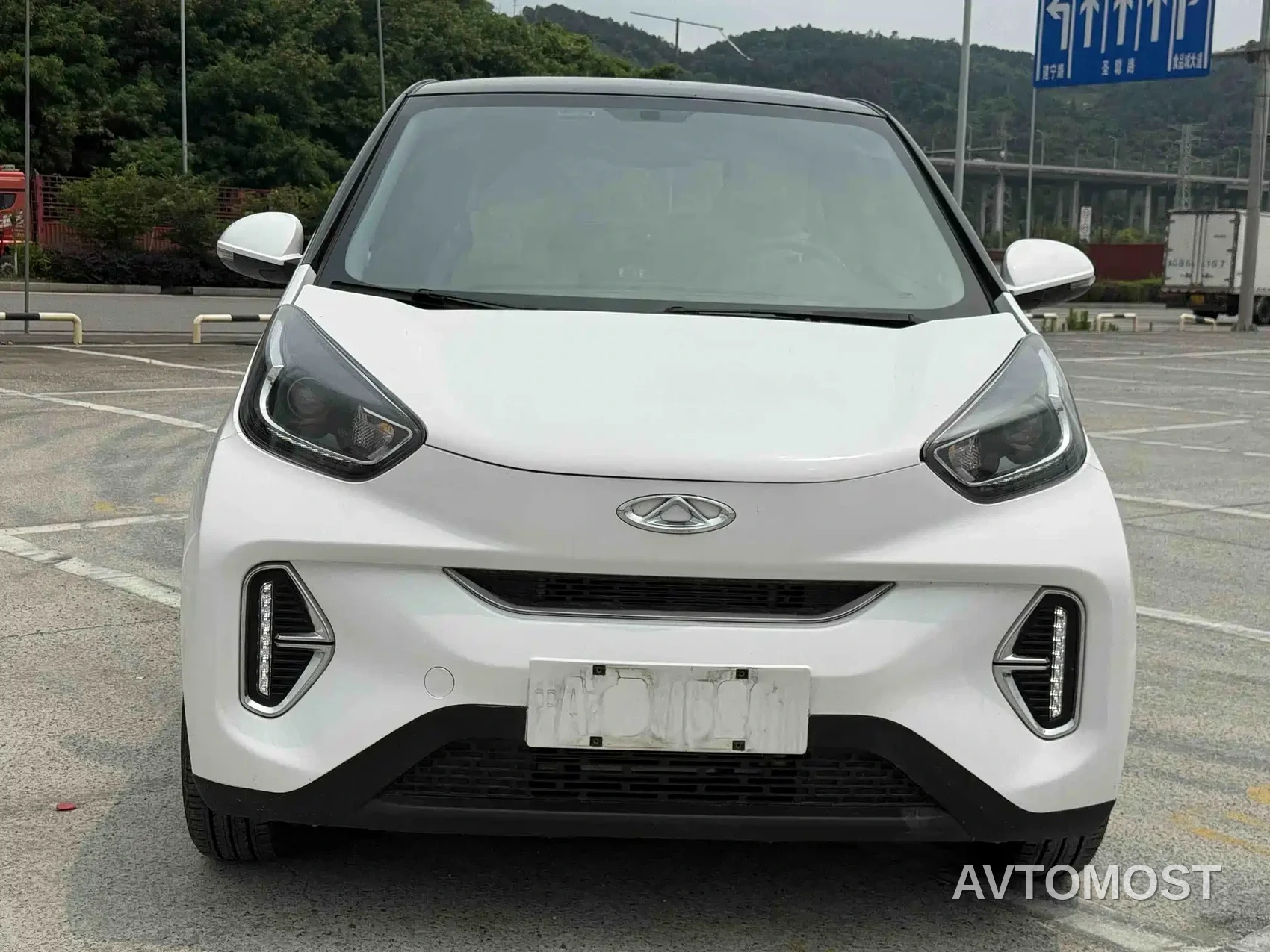 QQ New Energy Little Ant 2022 Facelift Sweet Edition Half Sugar LFP 30.7kWh 30kW 301km — фото 3