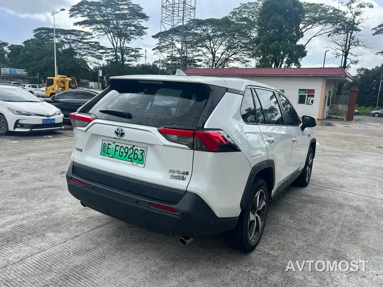 Toyota RAV4 Rongfang Dual Engine E+ 2021 2.5L 2WD Urban Pro — фото 8
