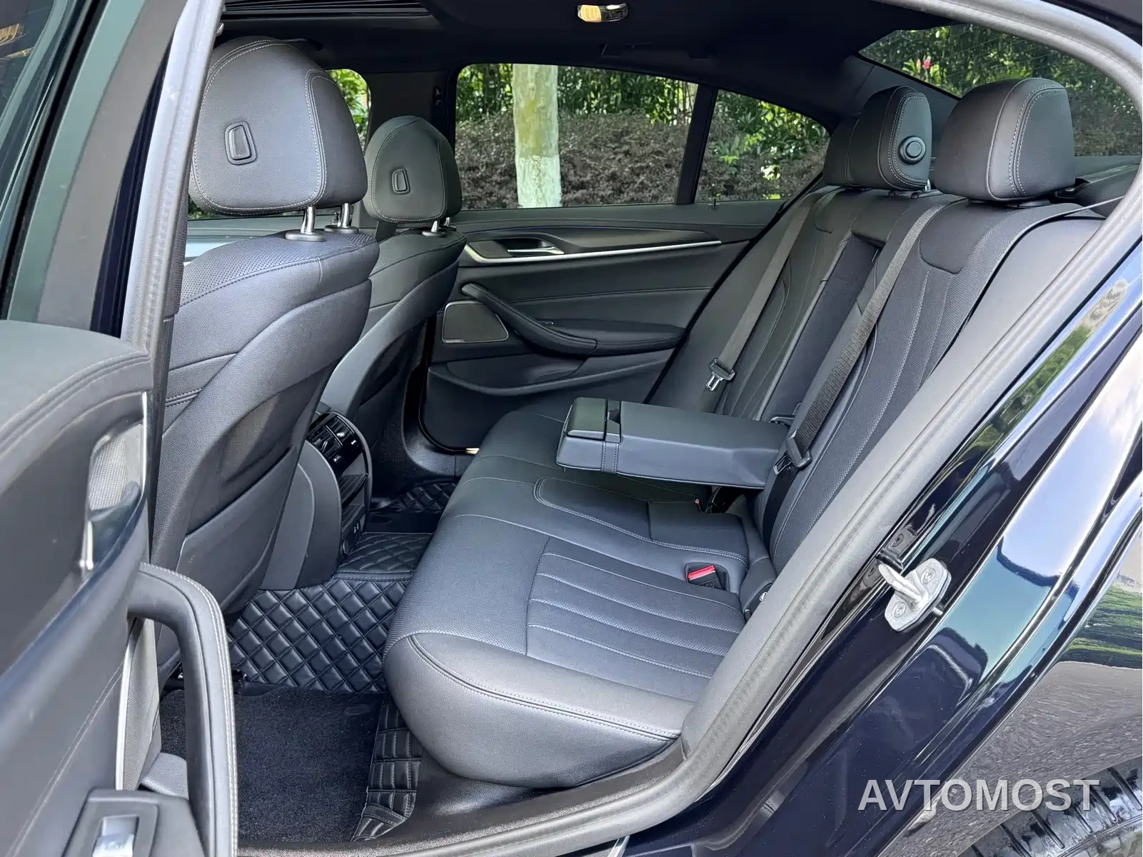 BMW 5 Series (Import) 2022 Model Second Facelift 530i M Sport Package — фото 10