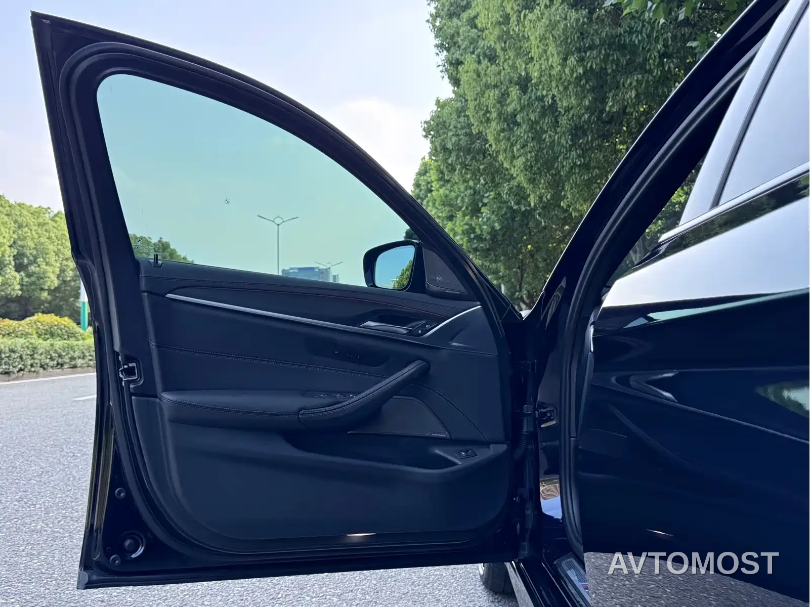 BMW 5 Series (Import) 2022 Model Second Facelift 530i M Sport Package — фото 18