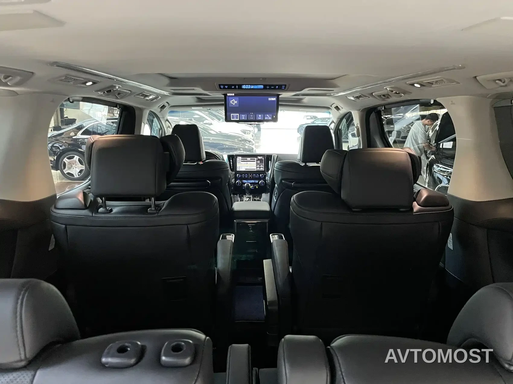 Toyota Vellfire 2021 Crown Hybrid 2.5L HV Luxury Edition — фото 10