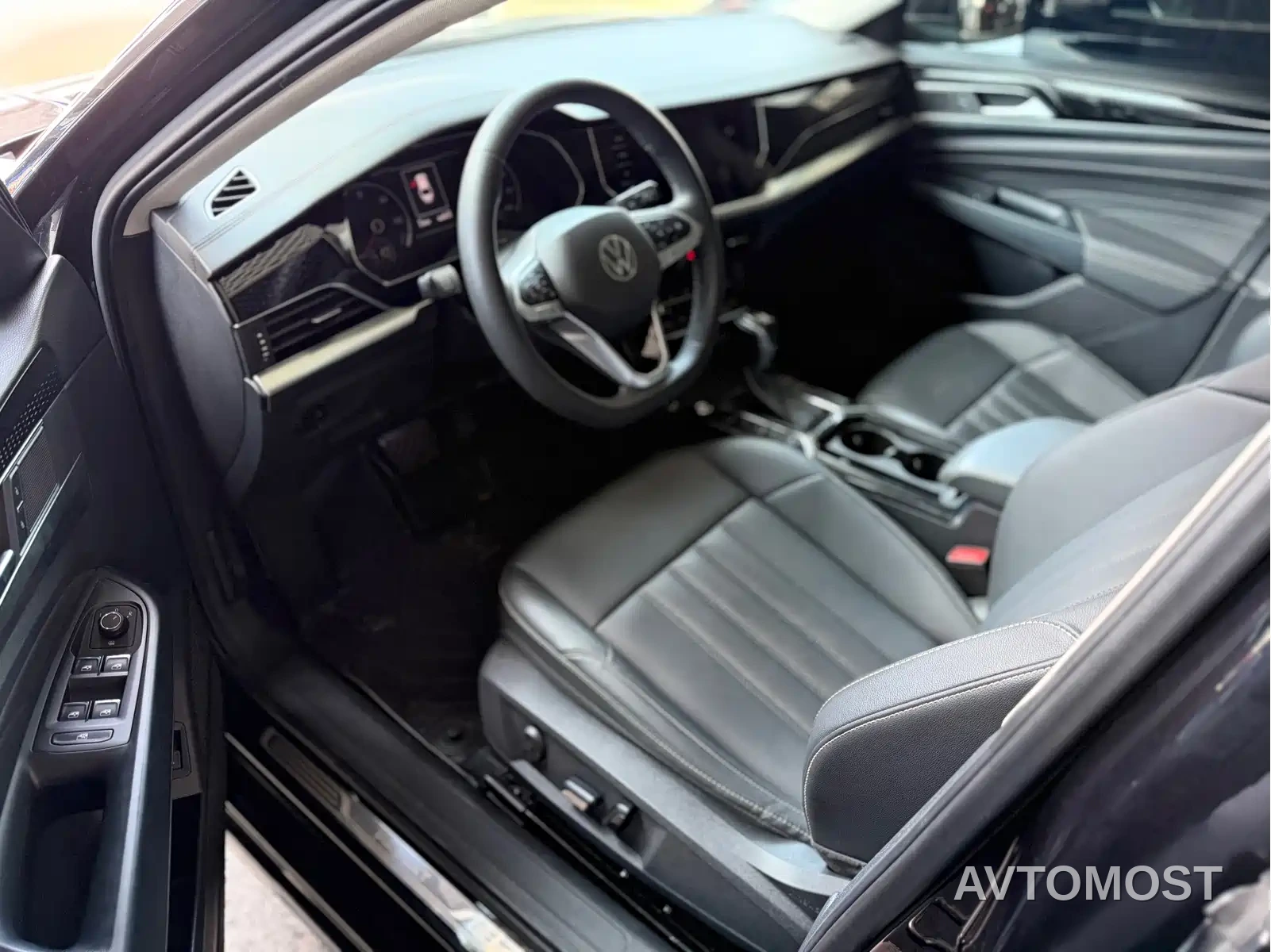Volkswagen Passat New Energy 2022 430PHEV Hybrid Luxury Edition — фото 5