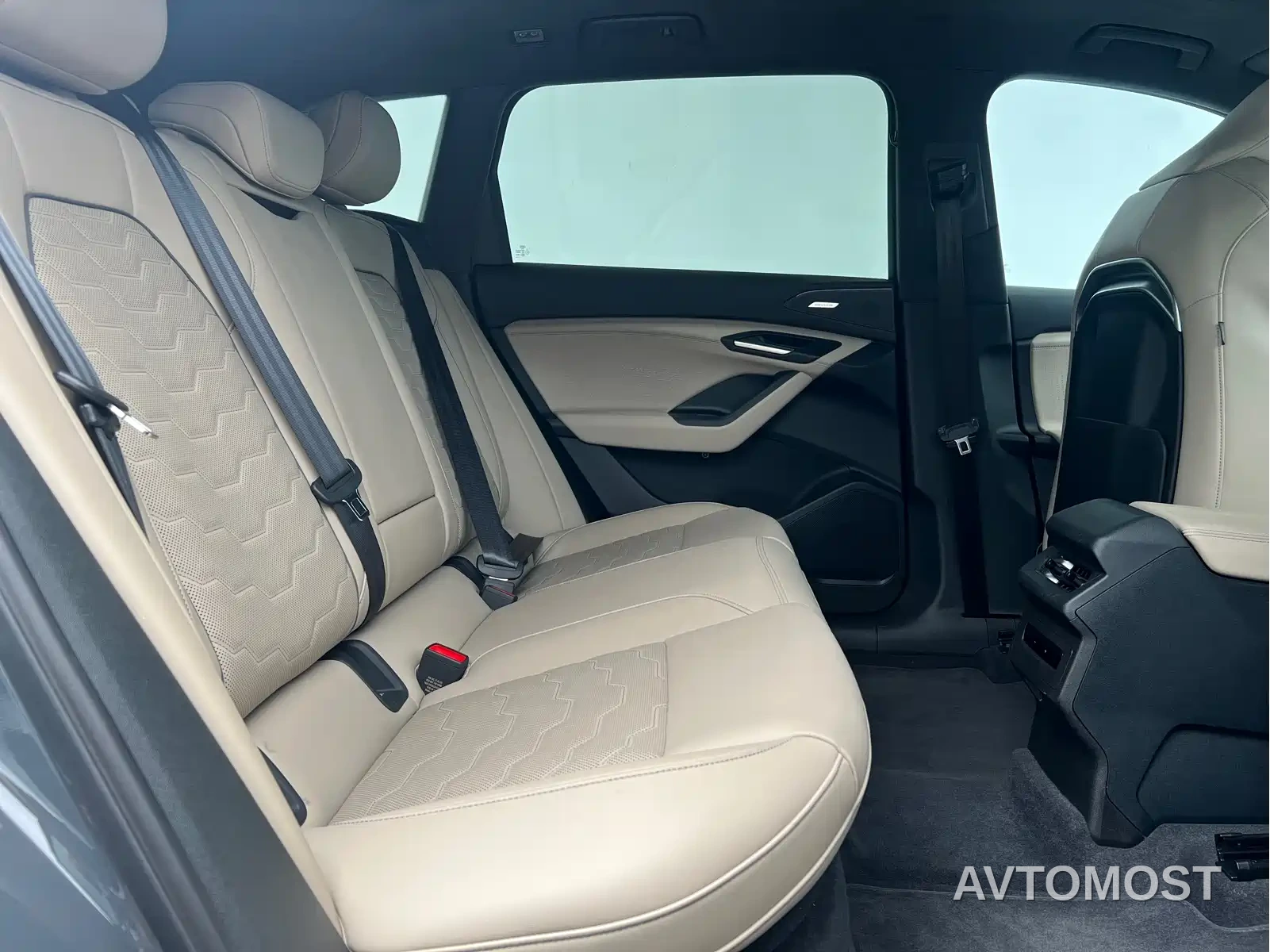 Audi Q6L e-tron 2025 Model Pioneer Edition — фото 6