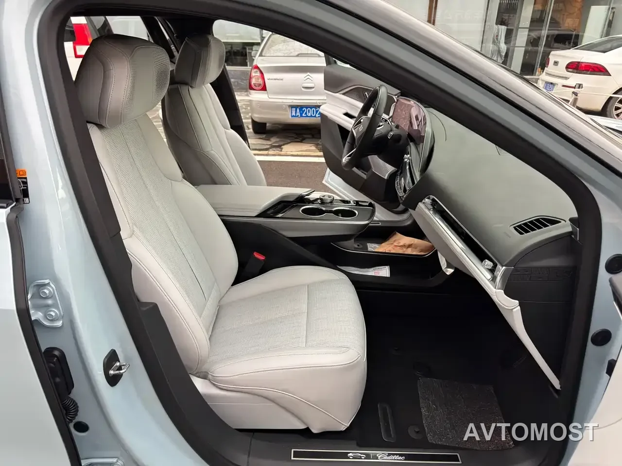 Cadillac IQ Rui Ge 2022 RWD Long Range Luxury Edition — фото 10