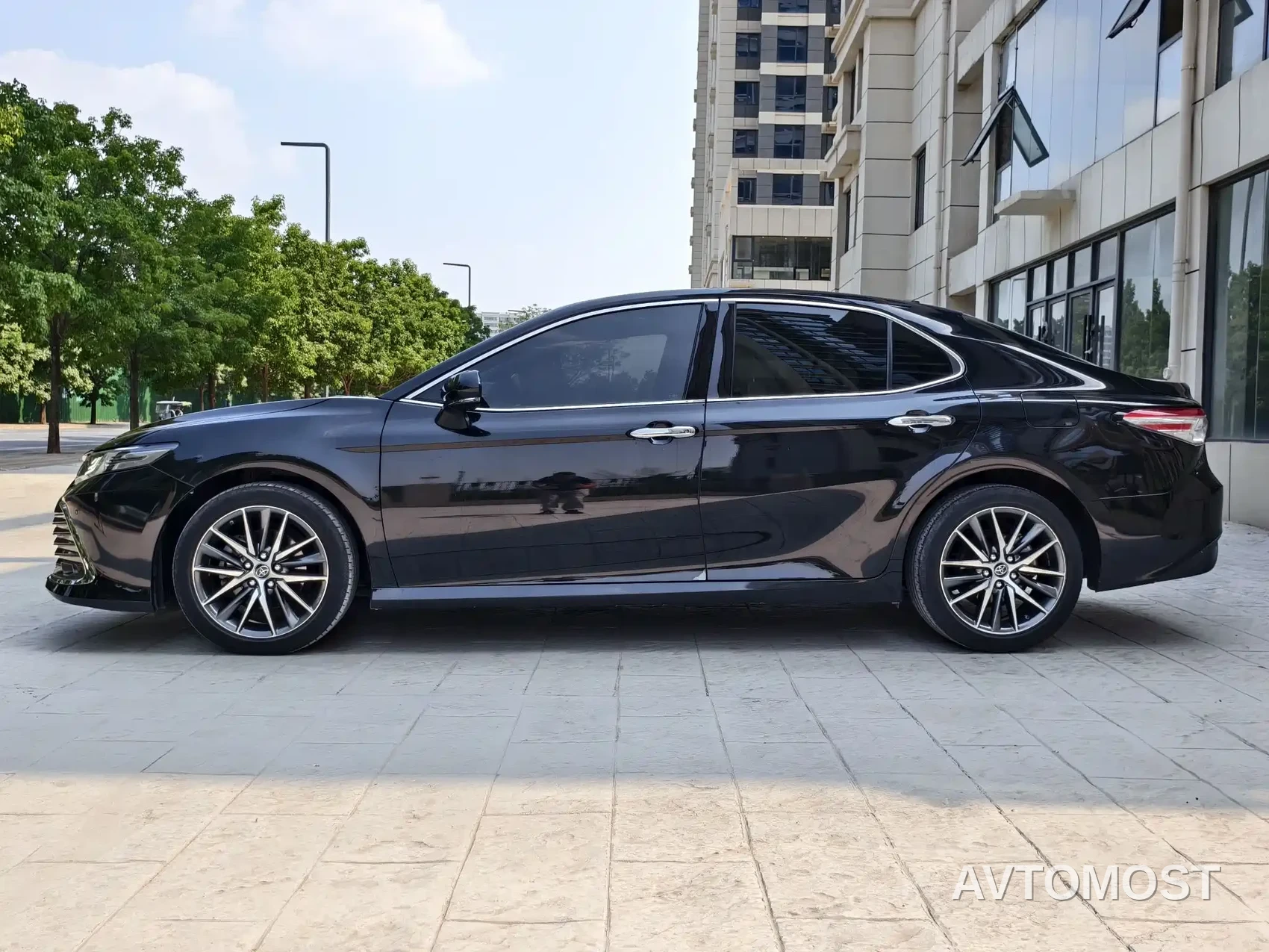 Toyota Camry 2021 2.5G Luxury Edition — фото 3