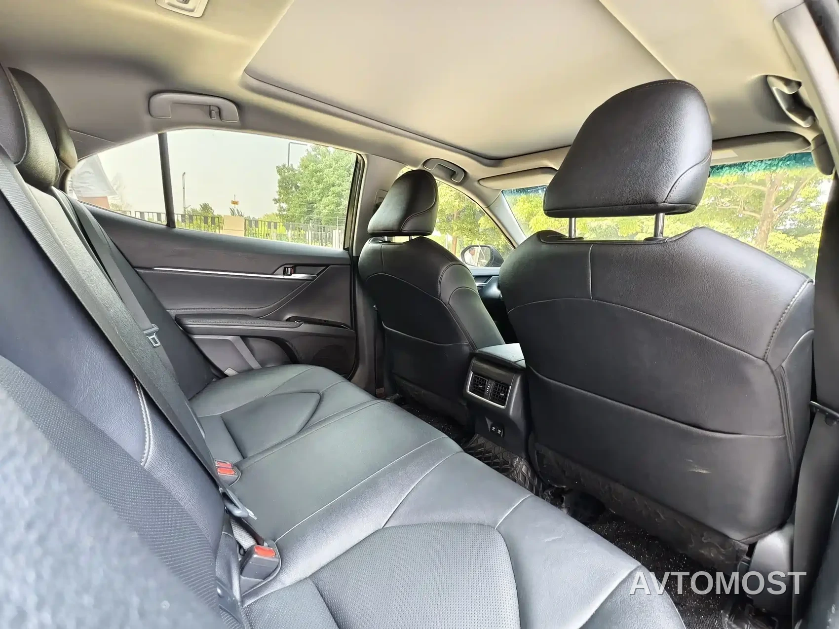 Toyota Camry 2021 2.5G Luxury Edition — фото 10