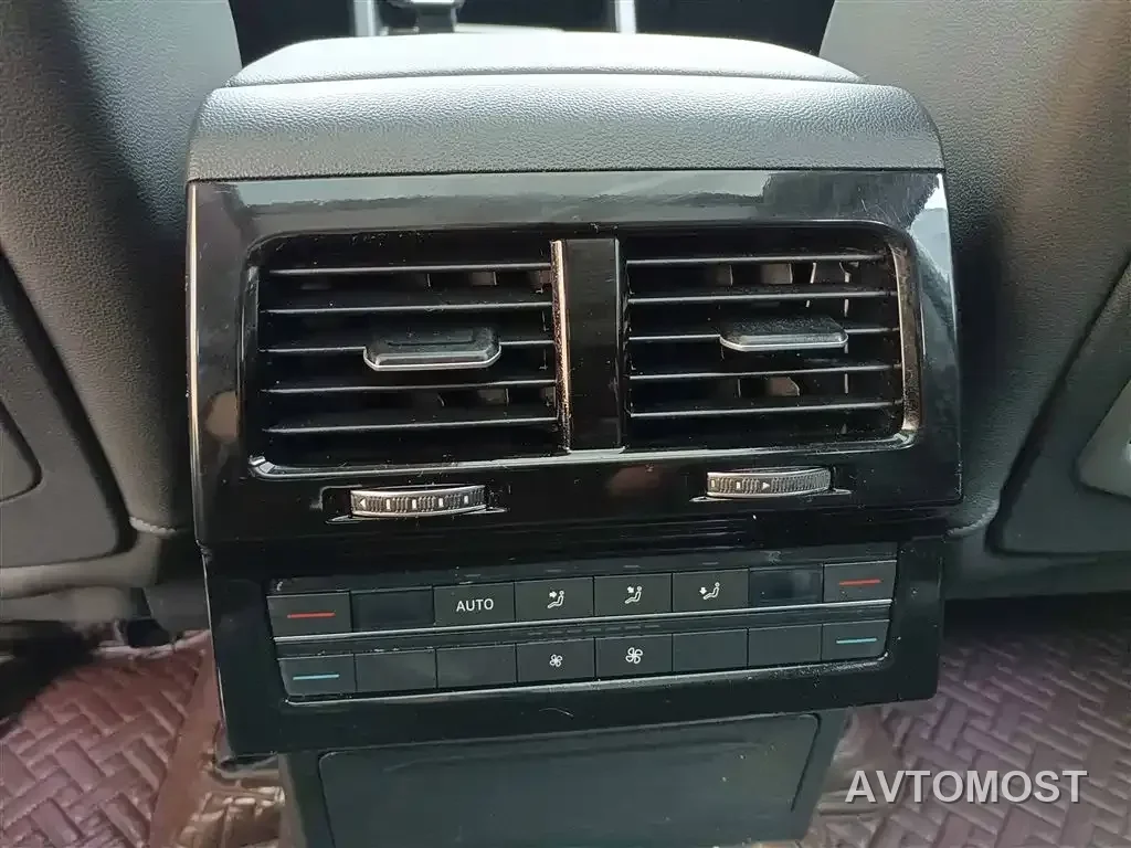 Volkswagen Touareg New Energy 2021 eHybrid — фото 13