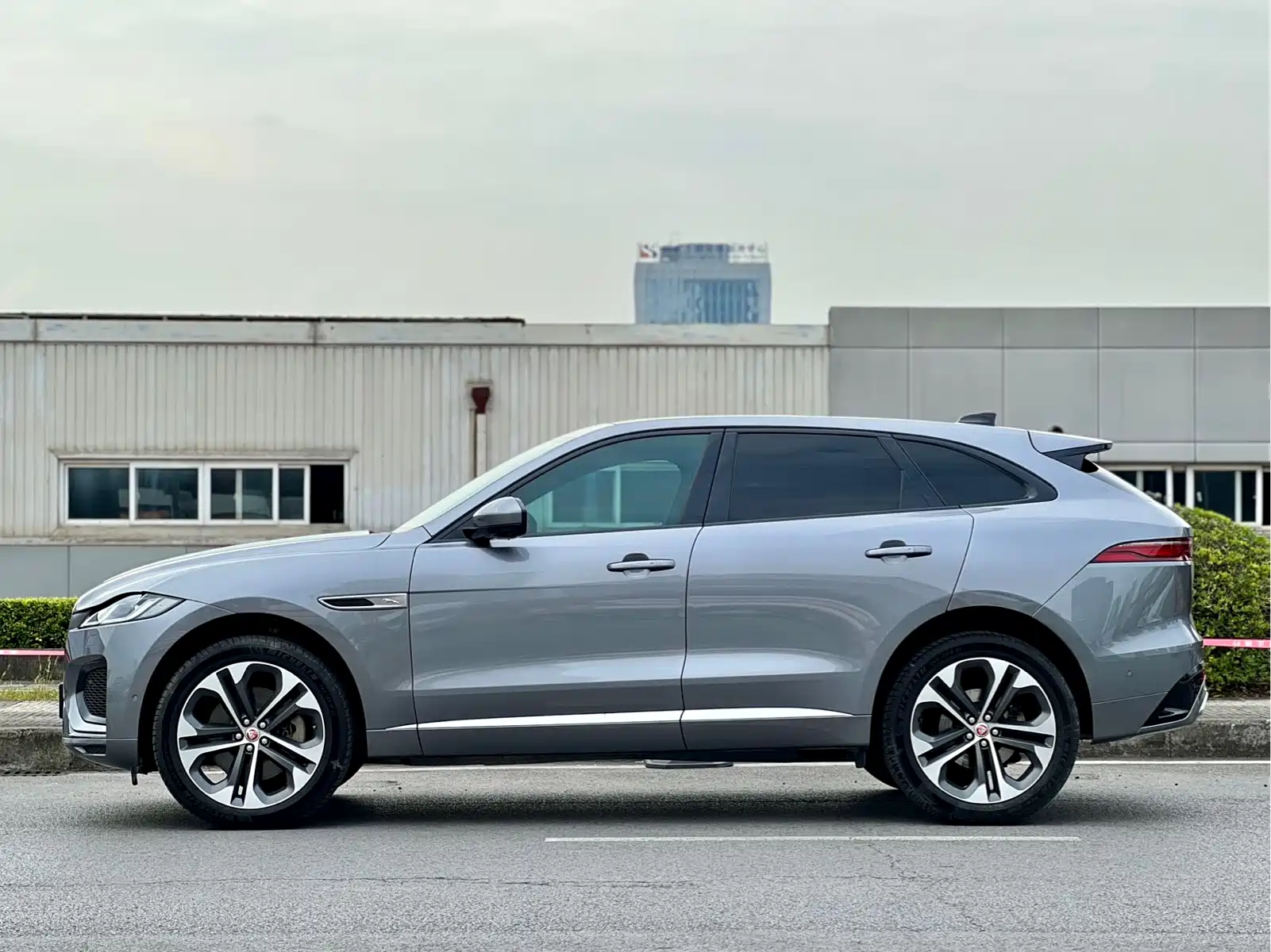 Jaguar F-PACE 2021 340PS R-Dynamic SE — фото 3