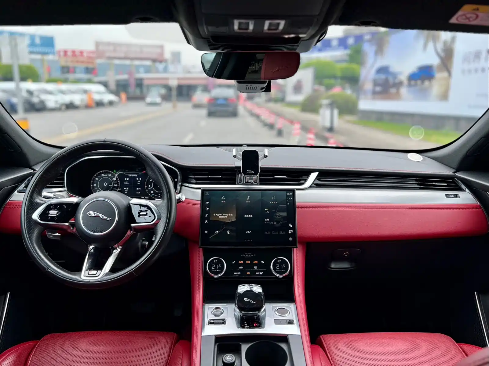 Jaguar F-PACE 2021 340PS R-Dynamic SE — фото 10