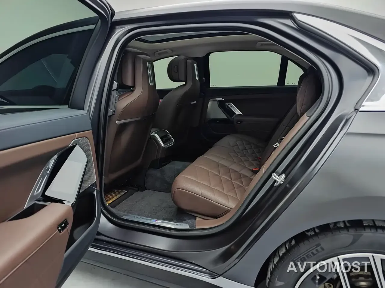 BMW i7 2023 eDrive50L Leading M Sport Package — фото 16