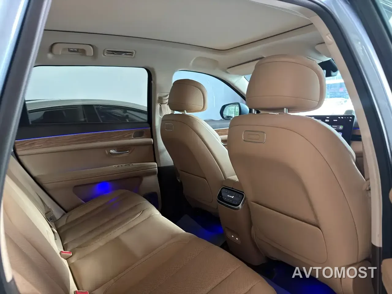 AITO M7 2024 1.5T RWD Plus 5-Seater — фото 8