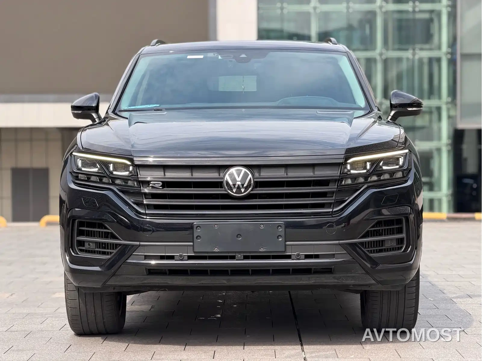 Volkswagen Touareg 2022 3.0TSI Rui Xiang Edition Gloss Black Sport Package — фото 2