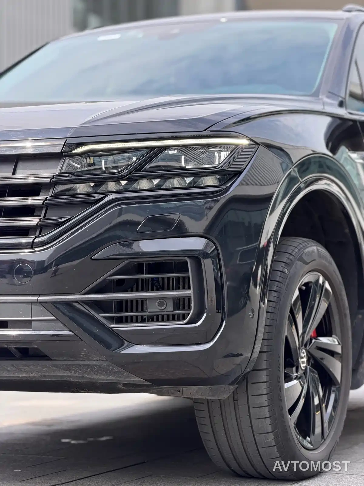 Volkswagen Touareg 2022 3.0TSI Rui Xiang Edition Gloss Black Sport Package — фото 3