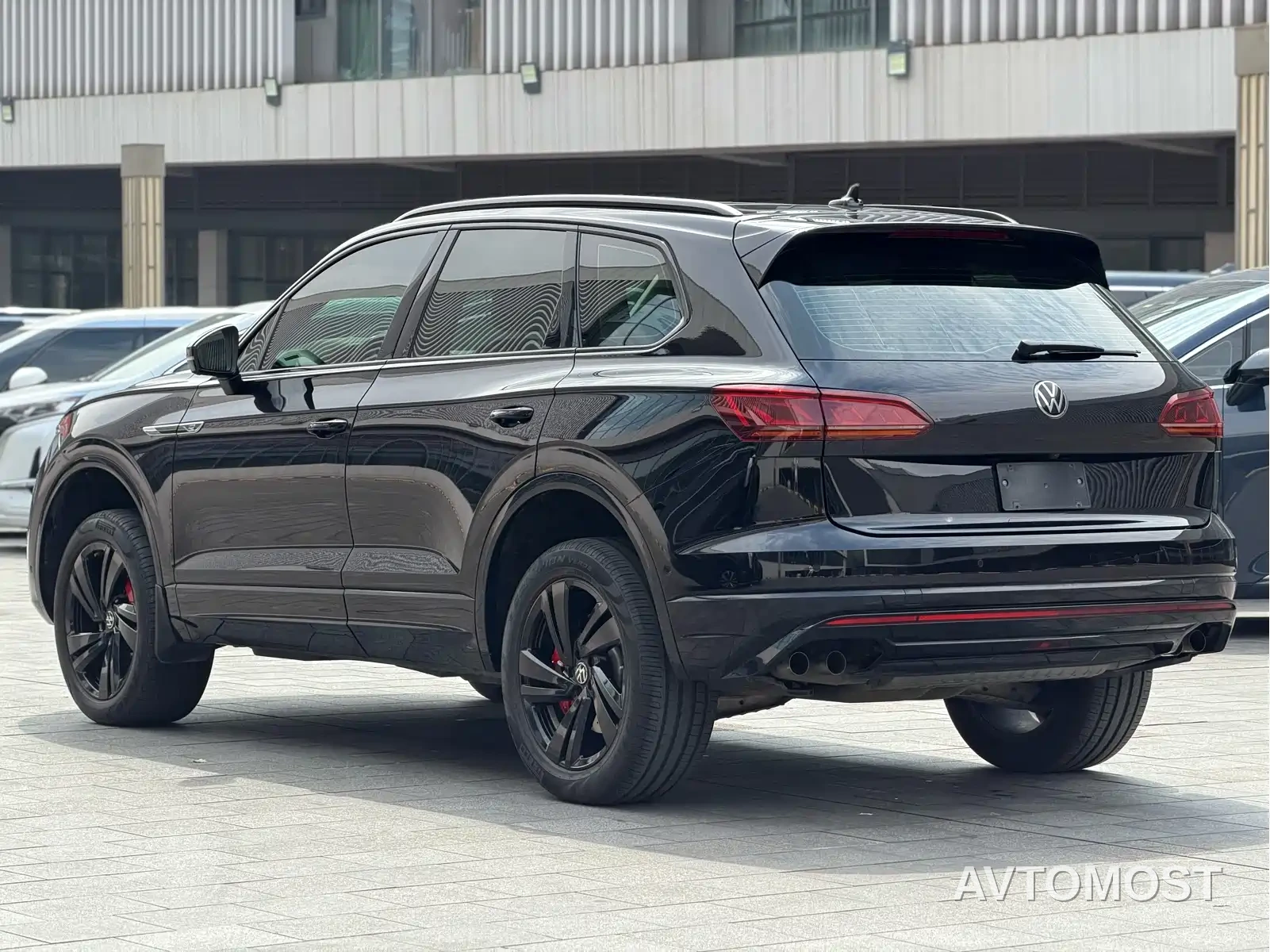 Volkswagen Touareg 2022 3.0TSI Rui Xiang Edition Gloss Black Sport Package — фото 14