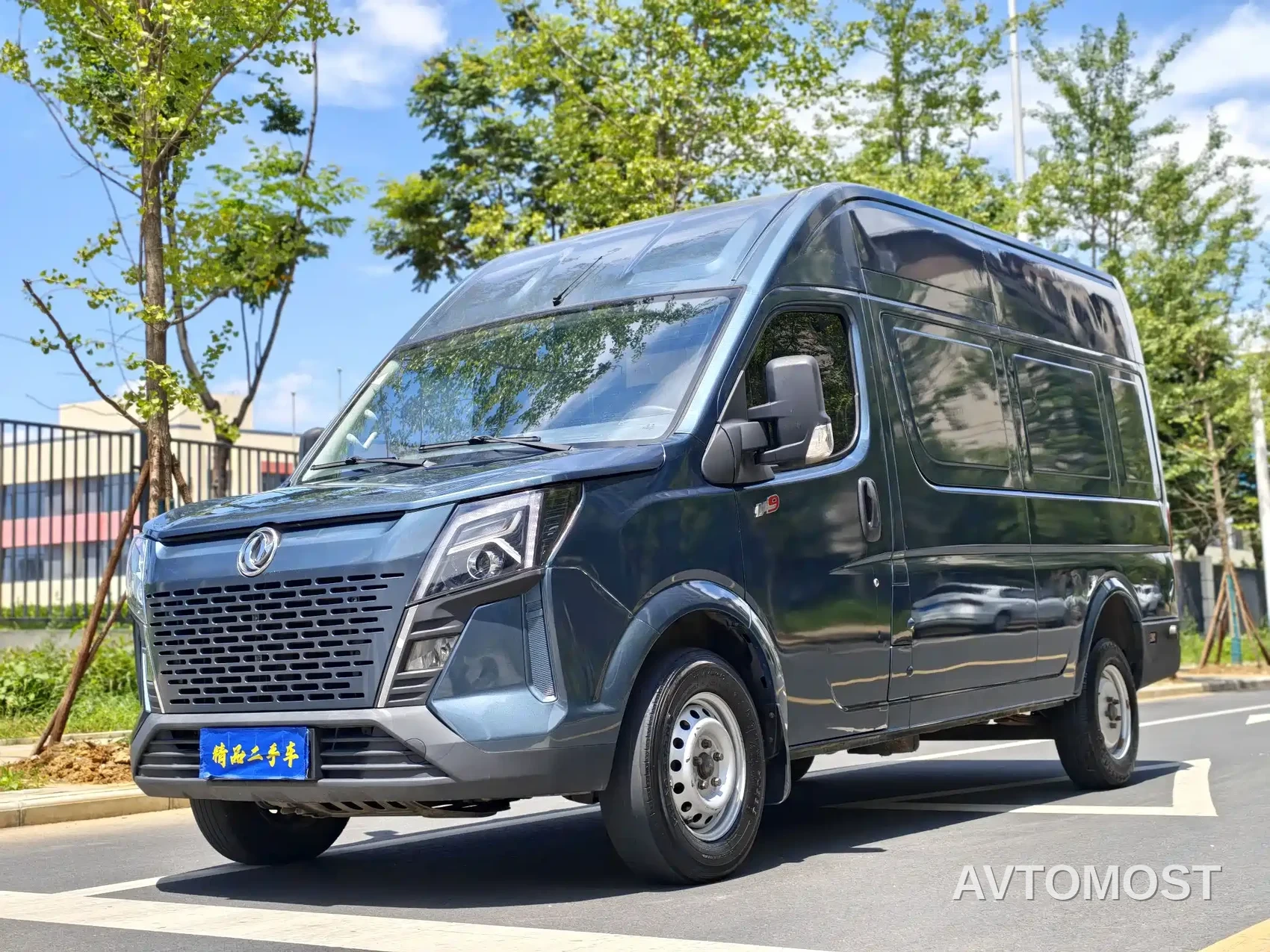 Dongfeng Yufeng 2023 V9+ 2.3T Manual FWD Van Long Wheelbase High Roof 3 Seater — фото 1