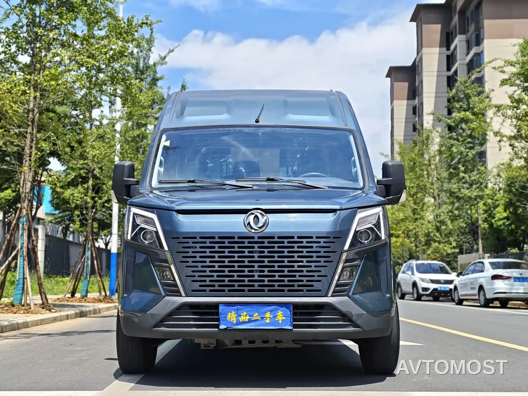Dongfeng Yufeng 2023 V9+ 2.3T Manual FWD Van Long Wheelbase High Roof 3 Seater — фото 2