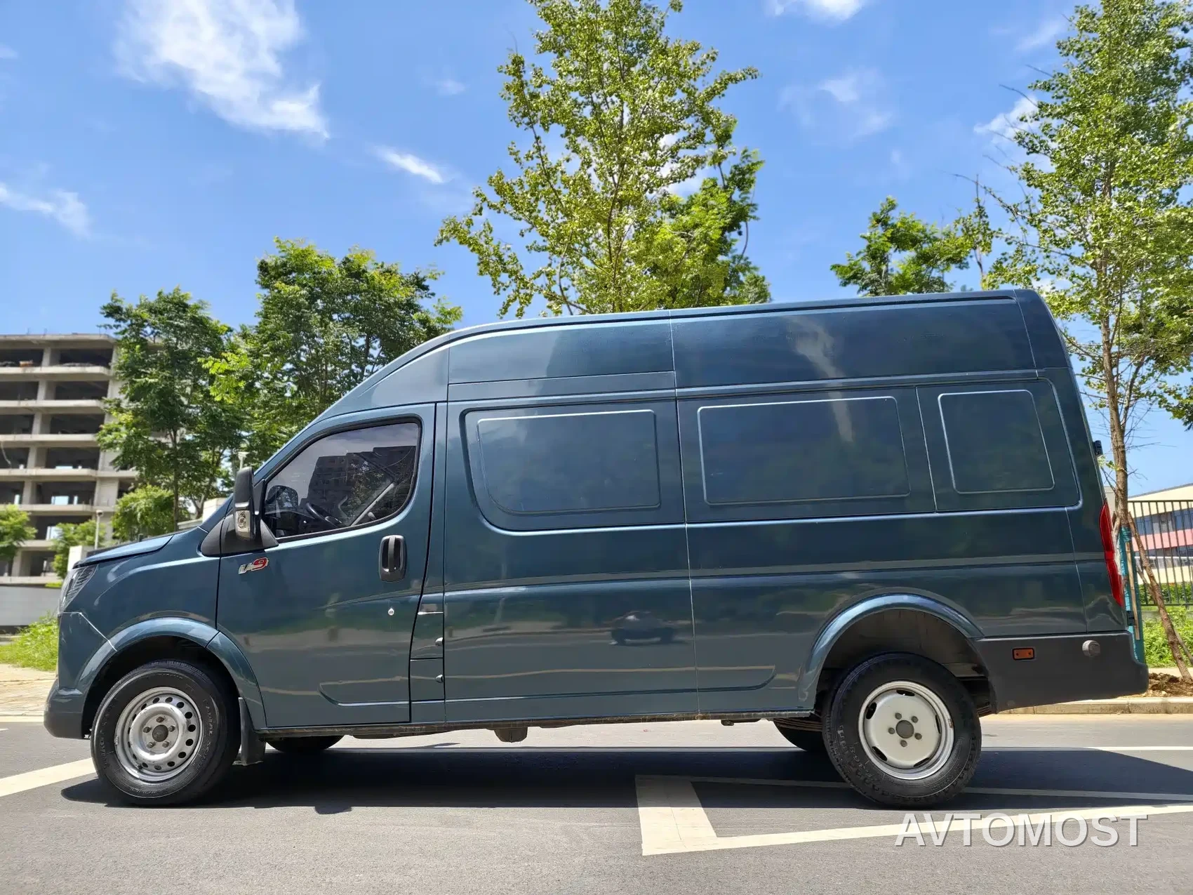 Dongfeng Yufeng 2023 V9+ 2.3T Manual FWD Van Long Wheelbase High Roof 3 Seater — фото 4