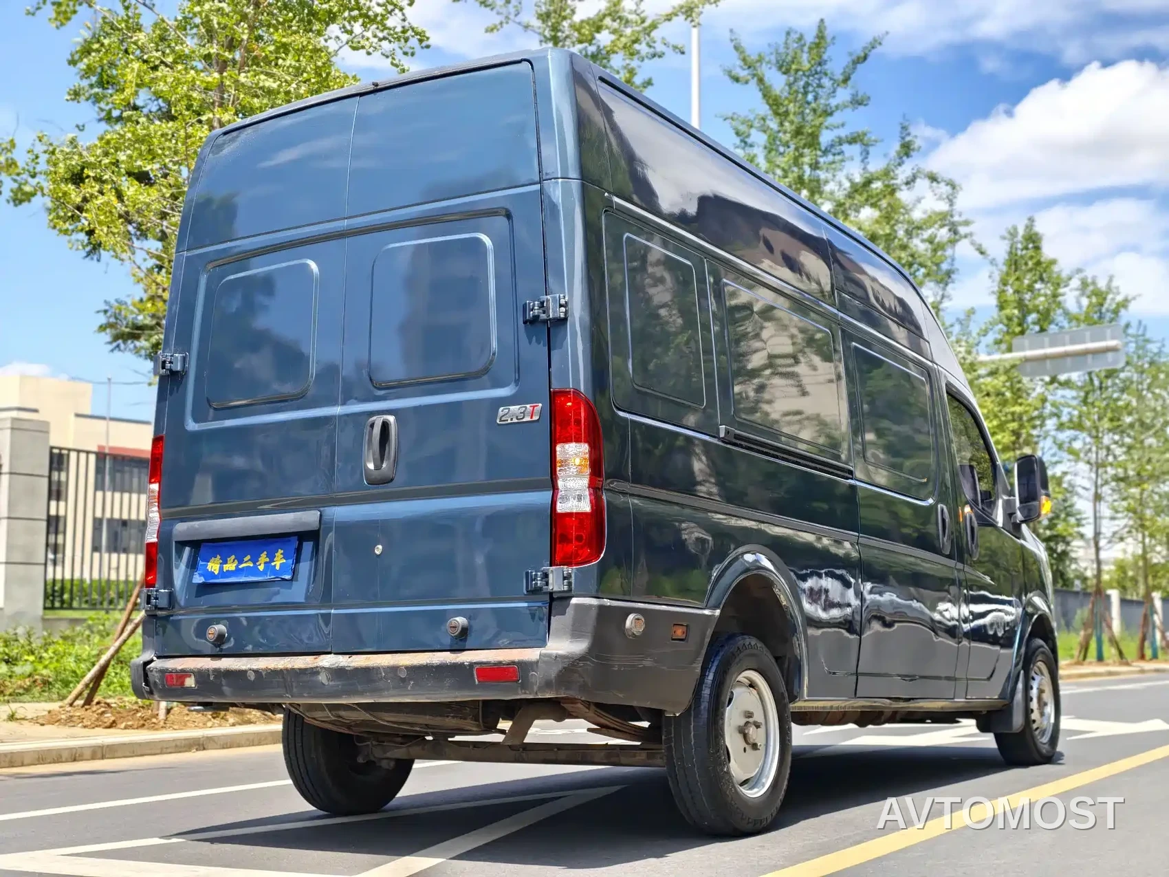 Dongfeng Yufeng 2023 V9+ 2.3T Manual FWD Van Long Wheelbase High Roof 3 Seater — фото 5