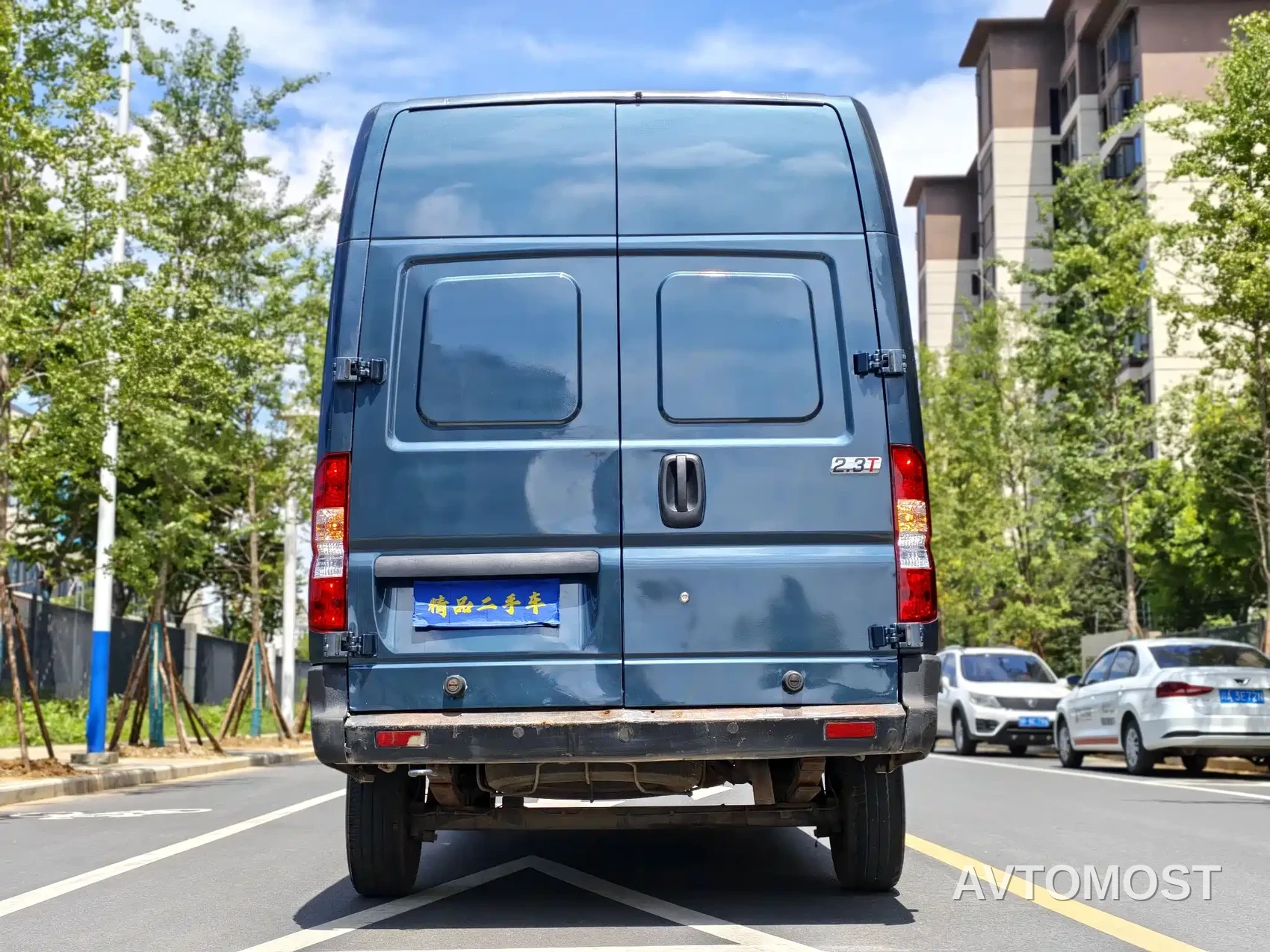 Dongfeng Yufeng 2023 V9+ 2.3T Manual FWD Van Long Wheelbase High Roof 3 Seater — фото 6