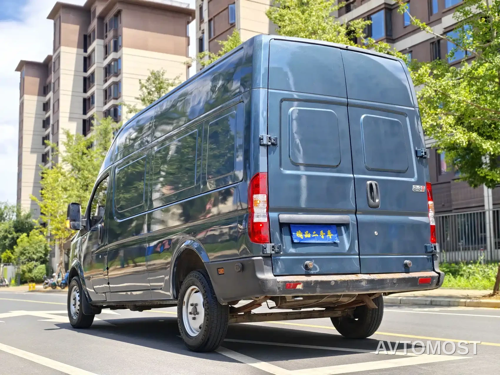 Dongfeng Yufeng 2023 V9+ 2.3T Manual FWD Van Long Wheelbase High Roof 3 Seater — фото 7