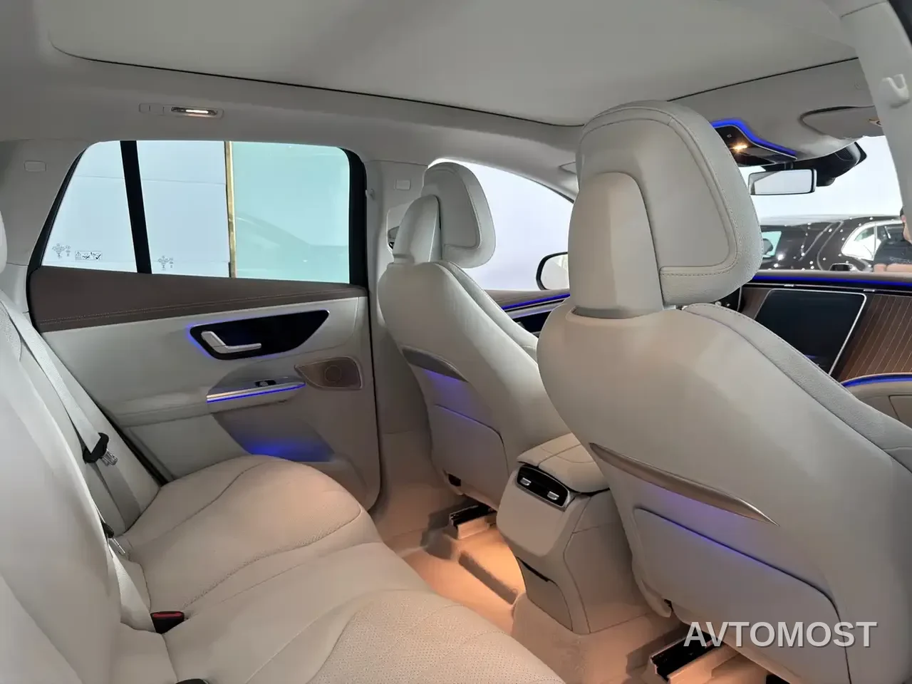 Mercedes-Benz EQE SUV 2023 350 4MATIC Pioneer Edition — фото 9