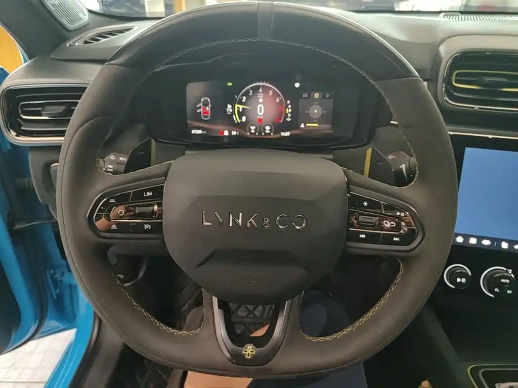 Lynk & Co 03 2022 03+ Cyan Custom Performance Package — фото 7