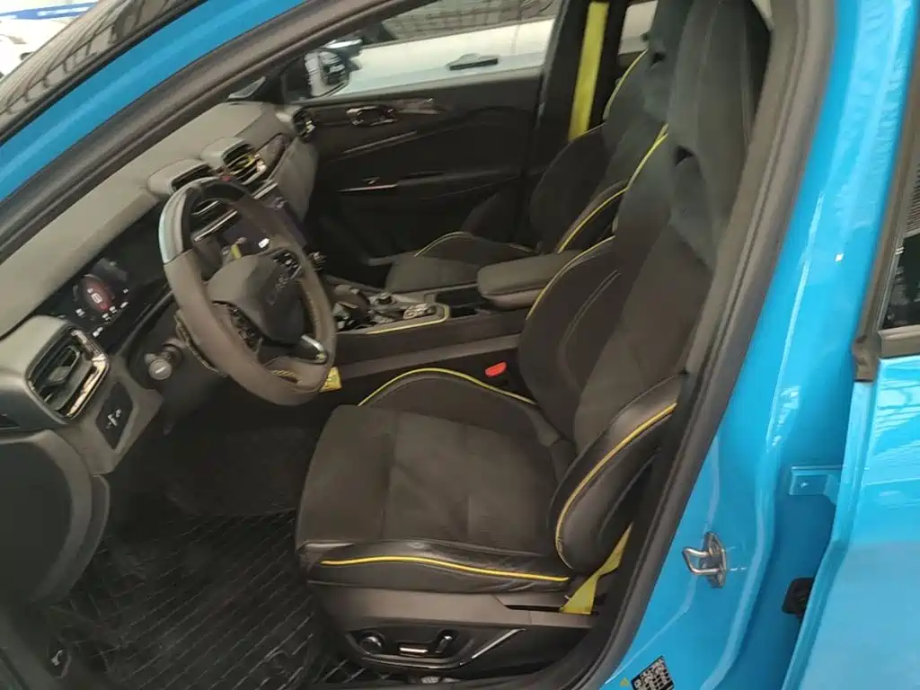 Lynk & Co 03 2022 03+ Cyan Custom Performance Package — фото 11