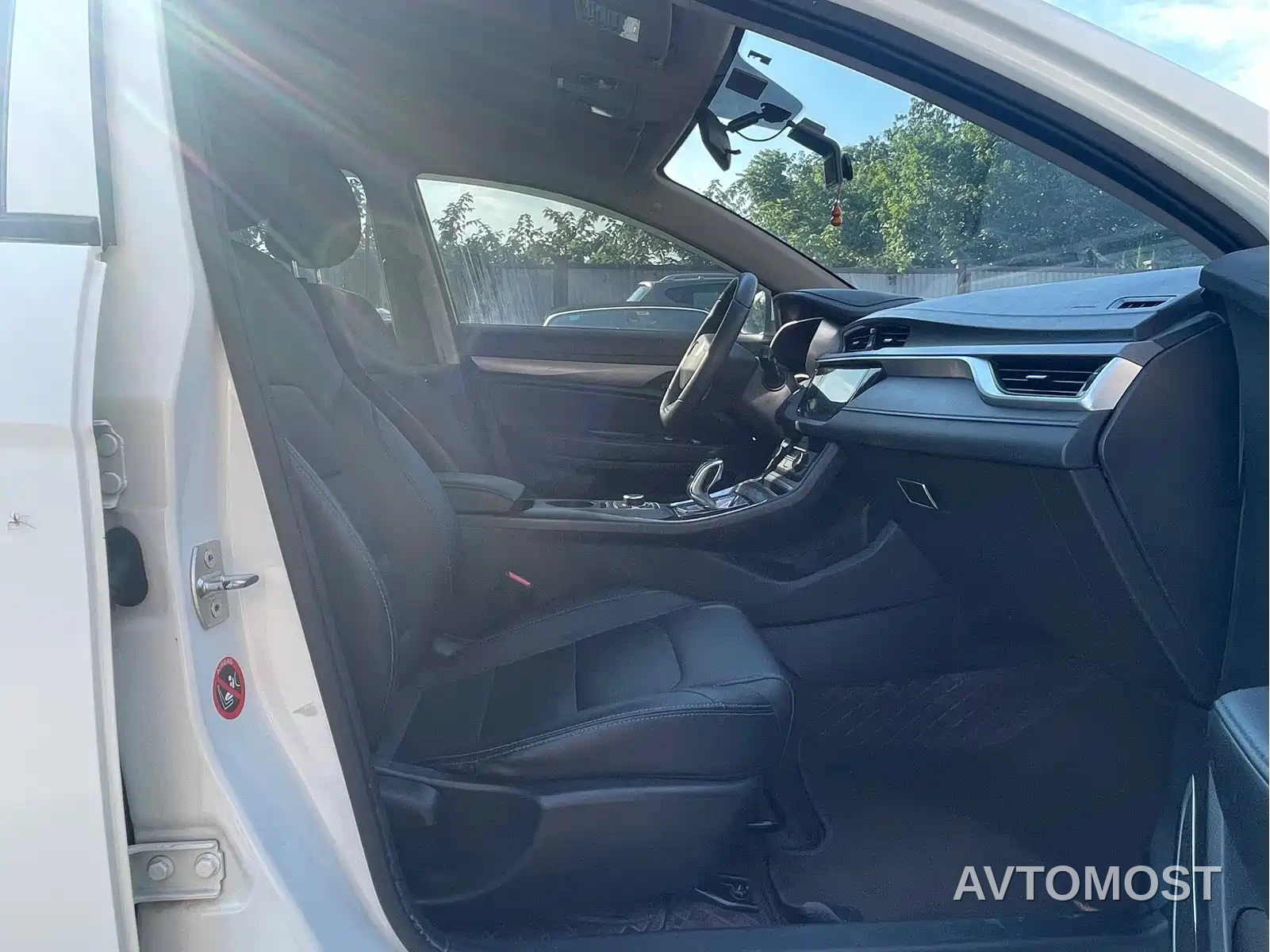 Geely Emgrand New Energy 2021 EV Pro Personal Ride-hailing Edition — фото 4