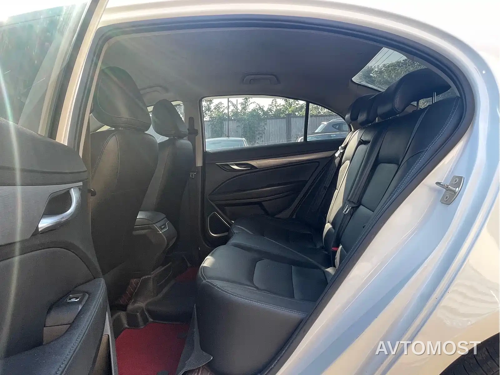 Geely Emgrand New Energy 2021 EV Pro Personal Ride-hailing Edition — фото 6