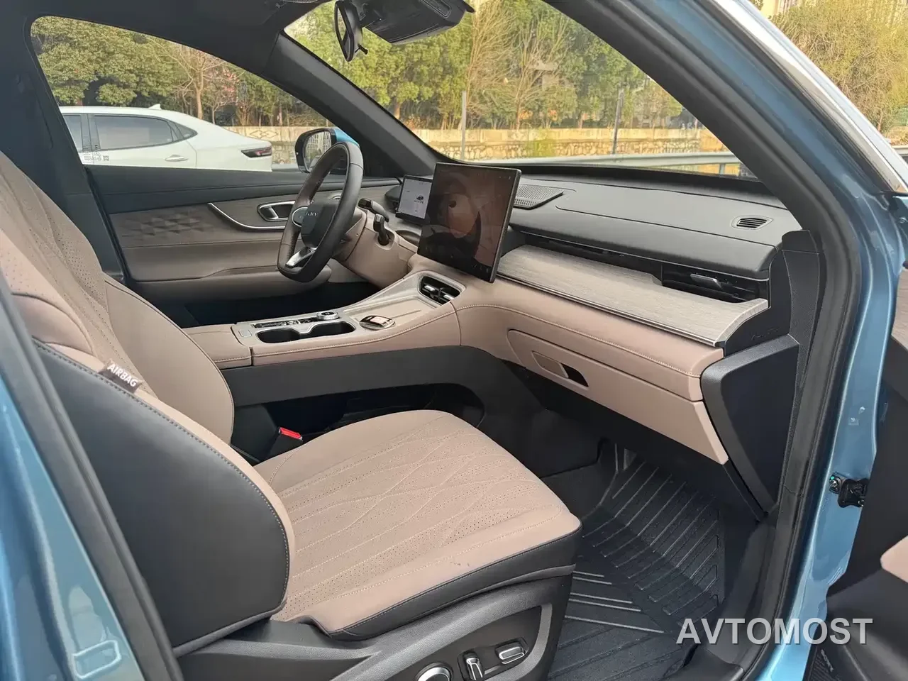 Chery Tiggo 8 PLUS C-DM 2025 1.5T 116km Premium 5-Seater — фото 11