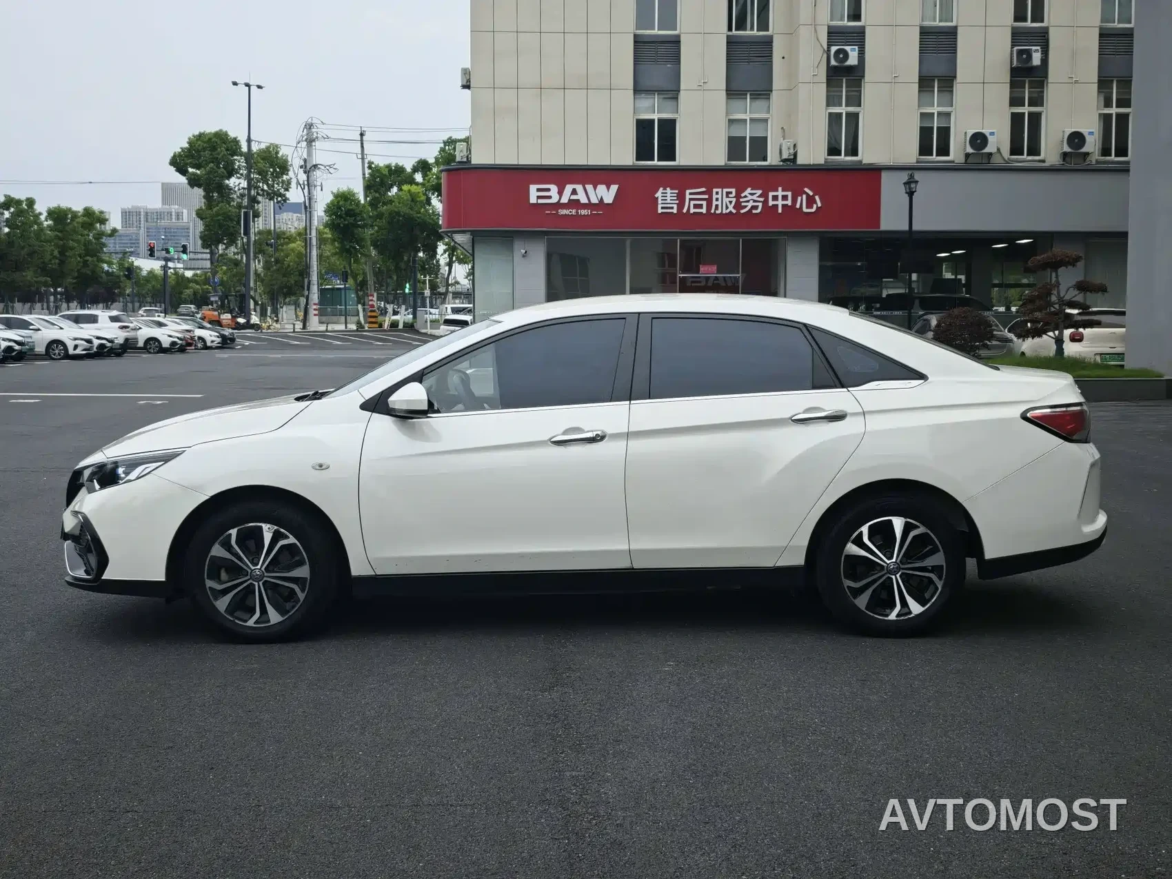 Venucia D60EV 2022 Standard Range Comfort Edition — фото 3