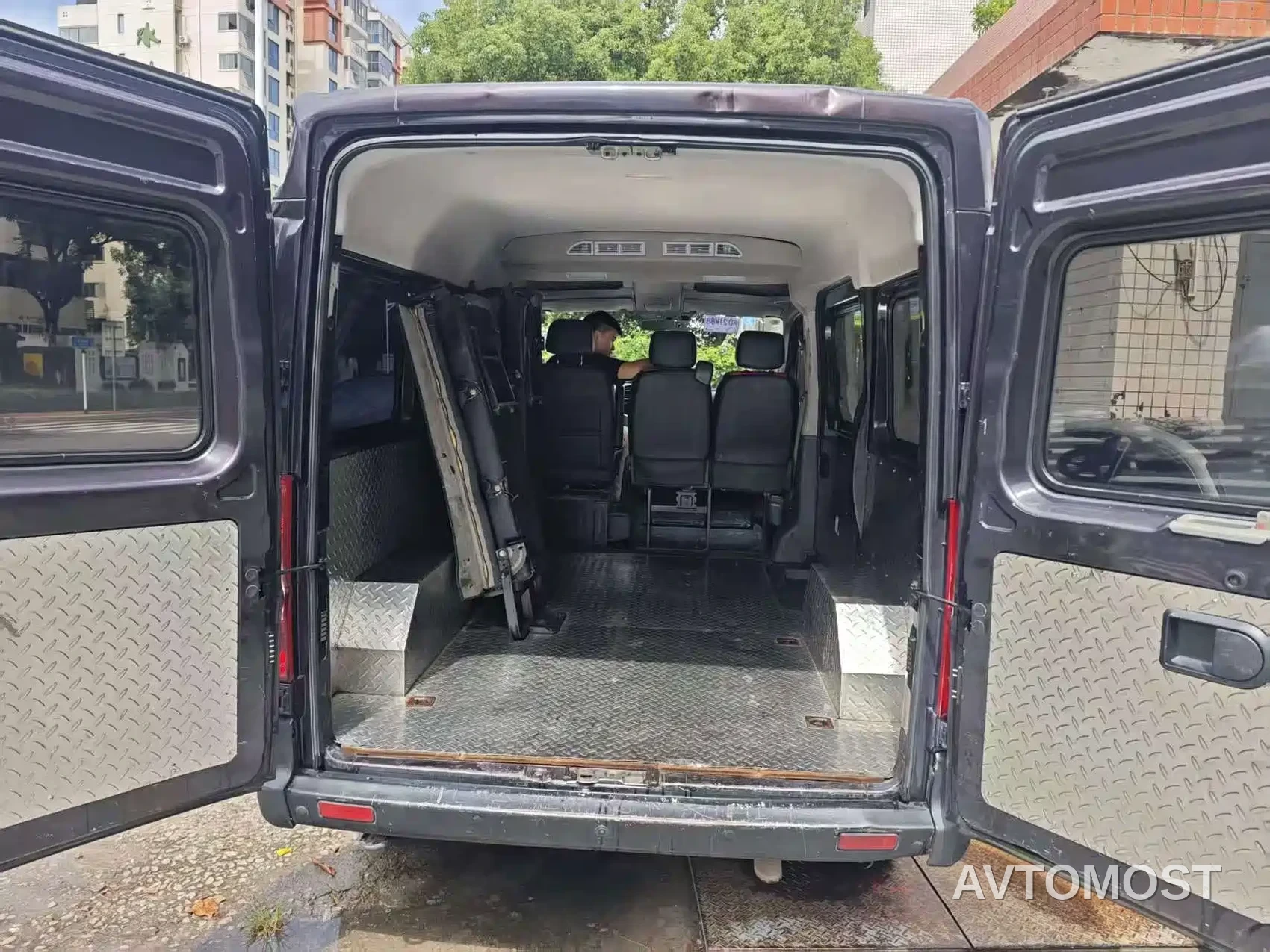 Dongfeng Yufeng 2021 Model 2.3T FWD Logistics Vehicle Short Wheelbase Medium Roof 5-9 Seats China VI M9T — фото 3