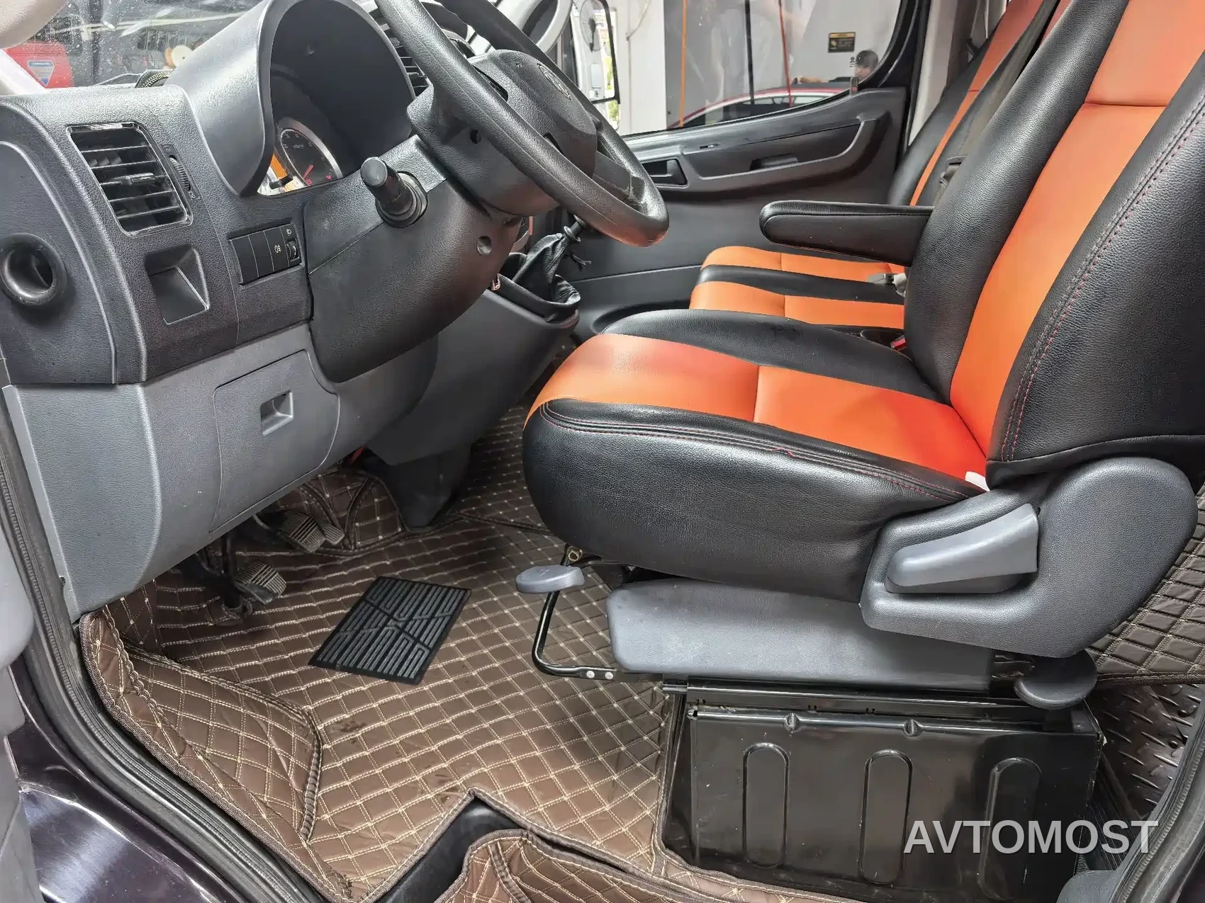 Dongfeng Yufeng 2021 Model 2.3T FWD Logistics Vehicle Short Wheelbase Medium Roof 5-9 Seats China VI M9T — фото 9