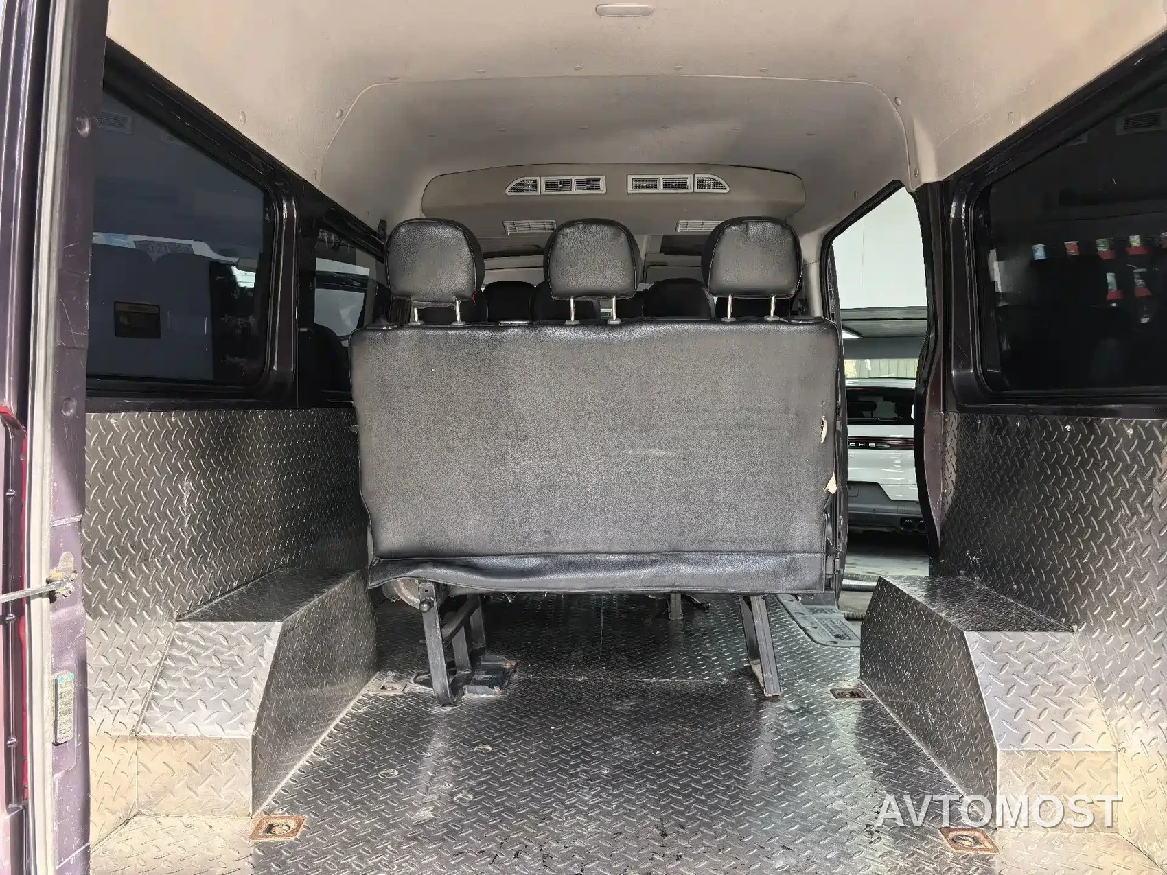 Dongfeng Yufeng 2021 Model 2.3T FWD Logistics Vehicle Short Wheelbase Medium Roof 5-9 Seats China VI M9T — фото 12