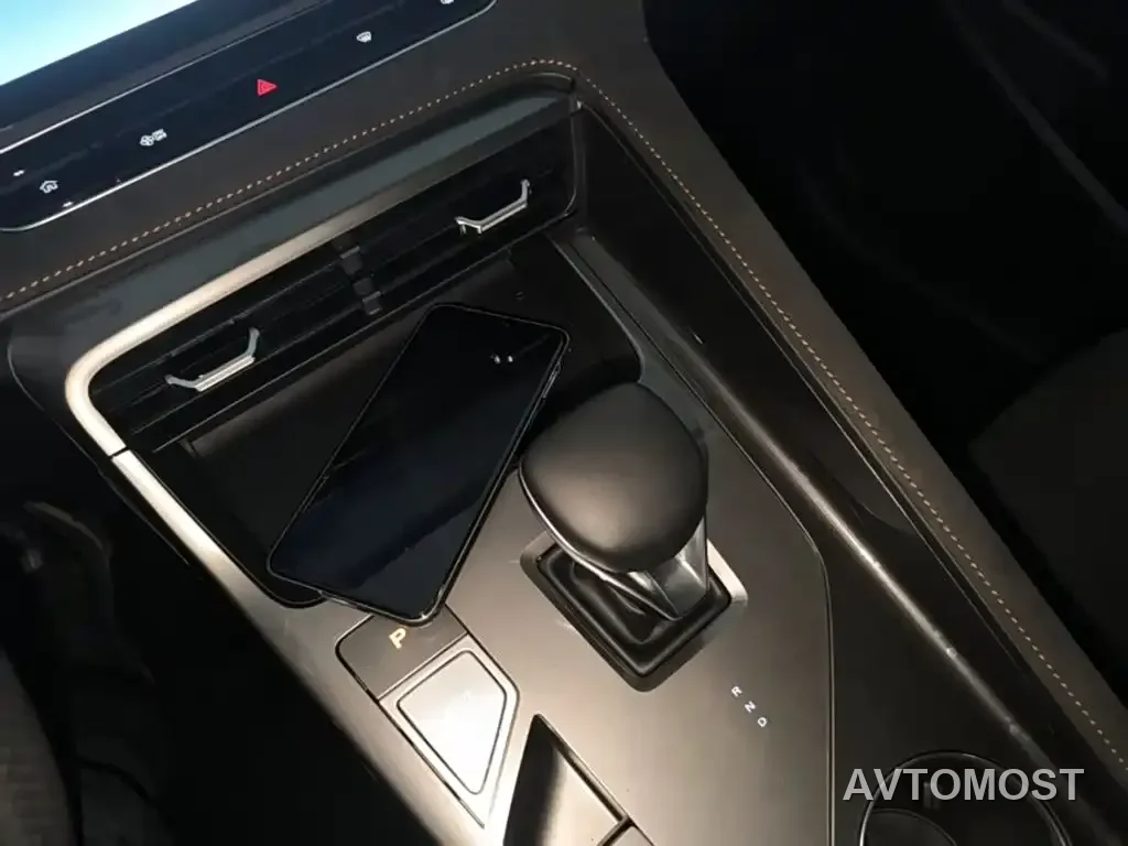 Roewe D5X DMH 2024 135 Flagship Edition — фото 16