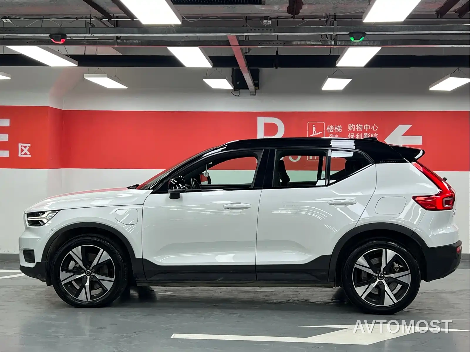 Volvo XC40 New Energy 2021 P8 EV AWD Elegant Sport — фото 3